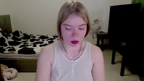 Jennyblonde and Emmabrunette online show from December 7, 10:12 am