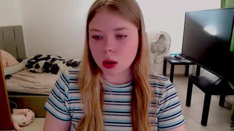Jennyblonde and Emmabrunette online show from September 30, 12:22 pm
