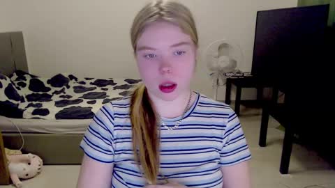 Jennyblonde and Emmabrunette online show from December 14, 4:23 am