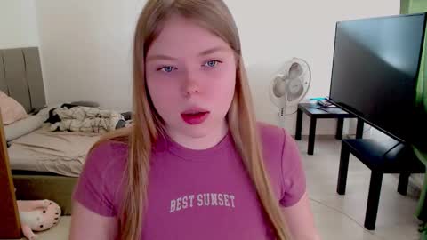 Jennyblonde and Emmabrunette online show from September 28, 12:10 pm