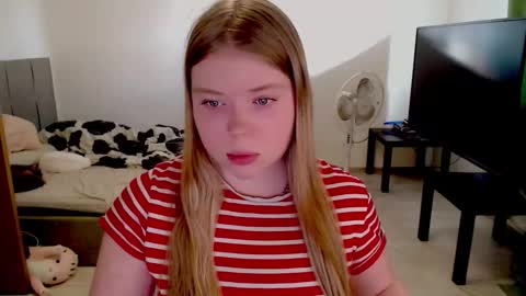 Jennyblonde and Emmabrunette online show from October 2, 12:43 pm