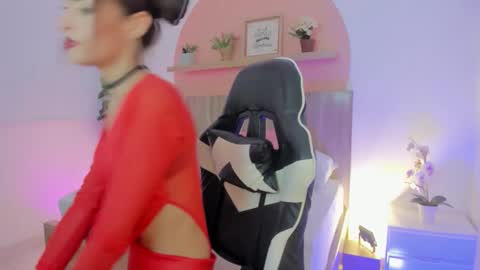 kitty444_ online show from November 18, 8:21 pm