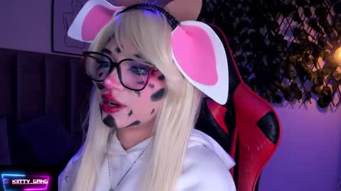 Camila online show from October 31, 2:57 am