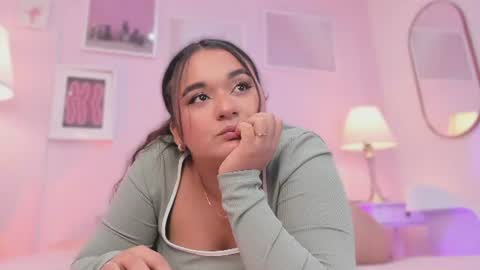 kitty_lulu_ online show from June 15, 1:17 am