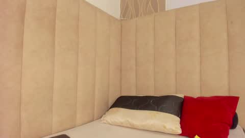 kitty_swwet online show from April 9, 12:21 pm