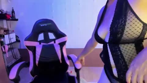 violet online show from December 13, 4:49 pm