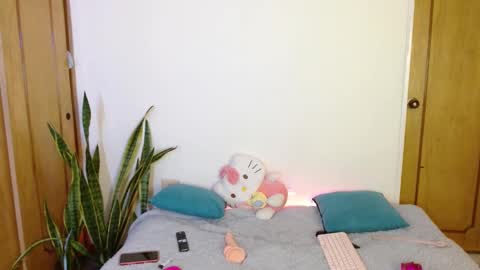 LAURA  help me reach 100likes online show from November 20, 6:31 pm