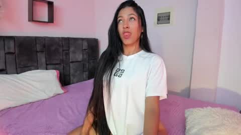 kitty  online show from November 24, 7:05 pm