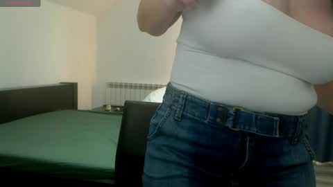 kittyonfiree online show from May 3, 4:38 am