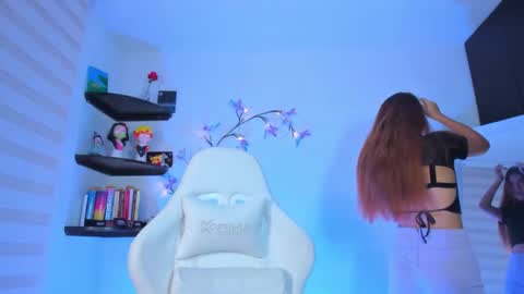 kitty online show from November 29, 8:18 am