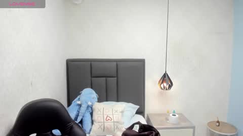  K I T T  Y  online show from January 11, 12:18 pm