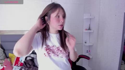  K I T T  Y  online show from December 20, 6:56 pm
