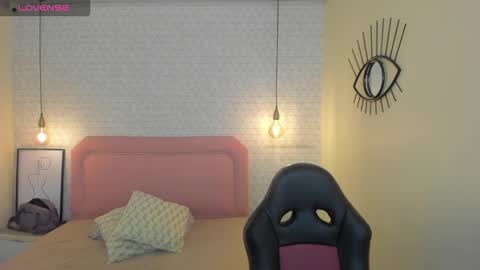  K I T T  Y  online show from March 10, 12:53 pm