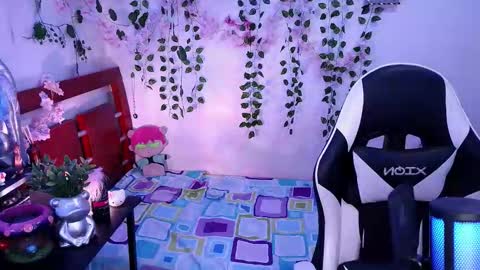 Kittyuwu  online show from March 10, 9:41 pm