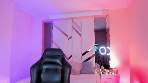 Kiwi online show from November 27, 3:37 pm