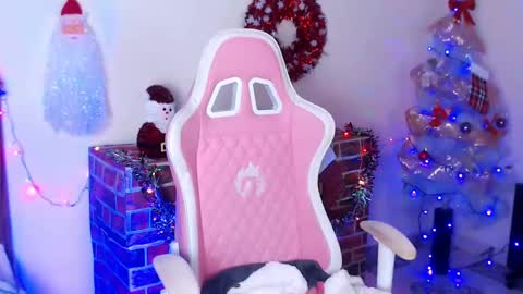 Snapshot of kloe_28 chatting on December 23, 3:50 am Kloe online show from December 23, 3:50 am