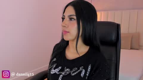 Snapshot of kosmic_21 chatting on February 1, 12:47 pm K O S M I C online show from February 1, 12:47 pm