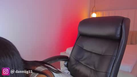 Snapshot of kosmic_21 chatting on March 3, 12:42 pm K O S M I C online show from March 3, 12:42 pm