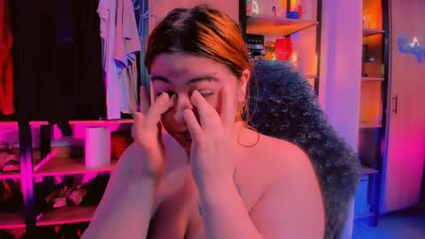 Khloe online show from May 4, 12:03 am