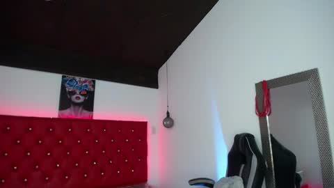 kriss_sweetboobs online show from May 18, 11:16 am