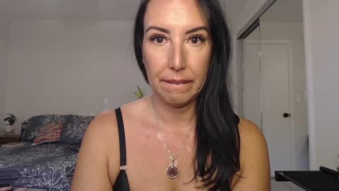 Krissy online show from December 6, 1:00 pm