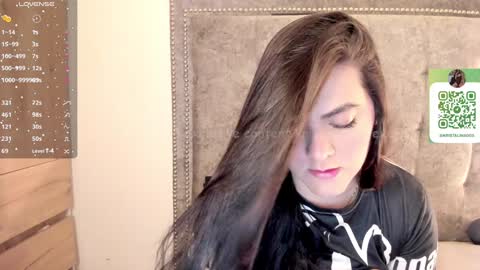 Snapshot of kristalina5 chatting on January 9, 2:43 am camila online show from January 9, 2:43 am