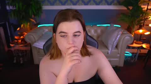 kristifoxy online show from May 18, 12:22 pm