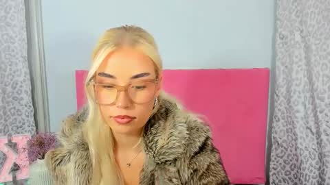 KristyFlowers online show from October 9, 2:54 pm