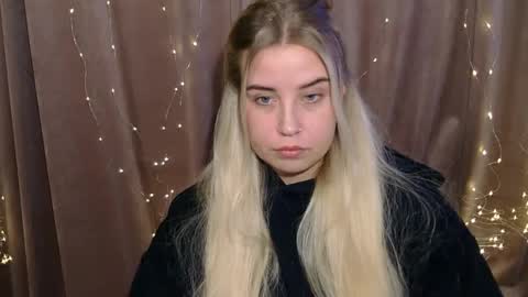 KristyFlowers online show from December 14, 7:07 am