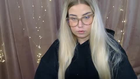 KristyFlowers online show from December 16, 7:48 am
