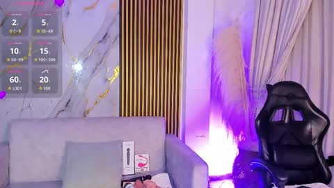 Snapshot of krystalevans chatting on October 23, 9:43 pm Krystal online show from October 23, 9:43 pm