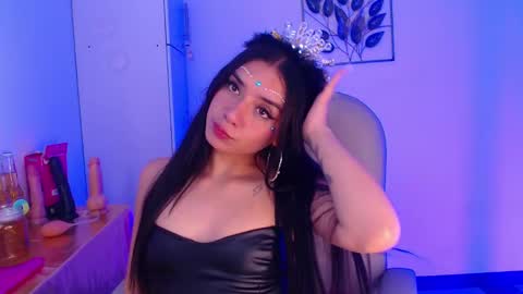 Snapshot of kylie_golden chatting on December 31, 5:44 am Kylie Myers online show from December 31, 5:44 am
