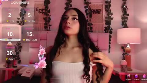 Snapshot of kylie_golden chatting on December 7, 12:35 pm Kylie Myers online show from December 7, 12:35 pm