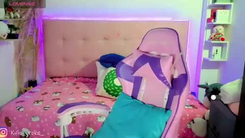 k ylie online show from July 8, 11:07 pm