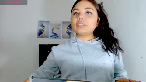 Snapshot of kylie_loveee chatting on October 2, 10:59 pm Paola online show from October 2, 10:59 pm