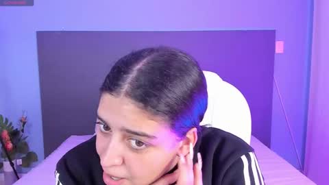 Snapshot of kylie_reyes chatting on December 21, 8:00 pm Kylie Reyes online show from December 21, 8:00 pm