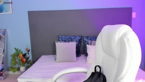 Snapshot of kylie_reyes chatting on December 12, 7:48 pm Kylie Reyes online show from December 12, 7:48 pm