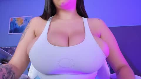 Snapshot of kylie_reyes chatting on February 20, 6:24 pm Kylie Reyes online show from February 20, 6:24 pm