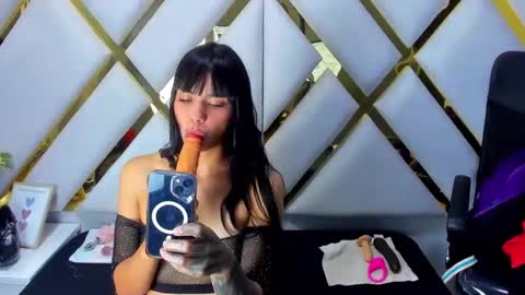 Snapshot of kylie_sexx chatting on December 4, 2:53 am kylie online show from December 4, 2:53 am