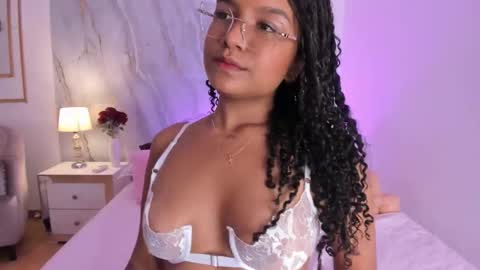 Kylie  online show from November 27, 8:01 pm