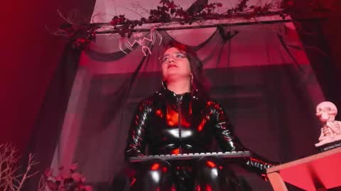 K Y L I E online show from October 18, 9:27 pm