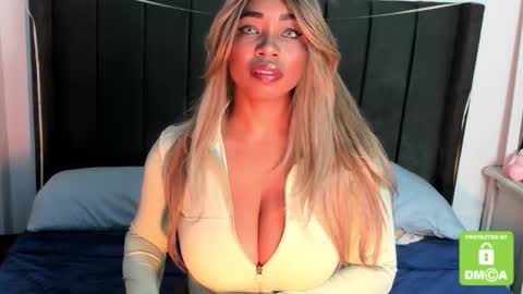 kylie white boobs online show from February 4, 8:34 pm