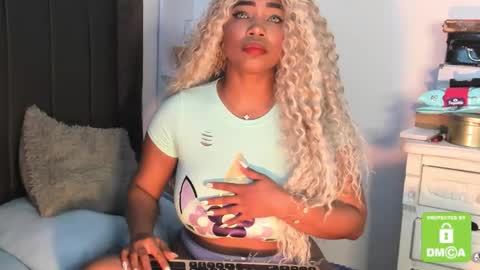 kylie white boobs online show from November 26, 7:04 pm