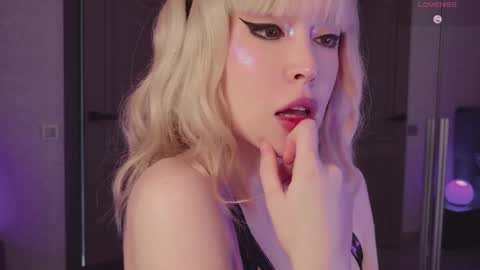 Kate online show from May 3, 12:30 pm