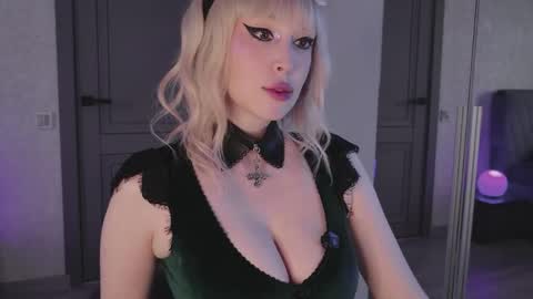 Kate online show from May 13, 4:24 pm