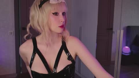 Kate online show from May 12, 4:13 pm