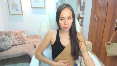 Kymberly online show from January 2, 11:20 am