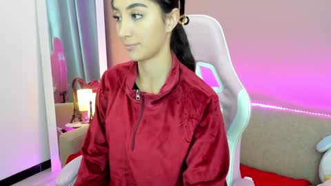 Snapshot of kymgiraldo8 chatting on January 11, 5:52 am Kym Giraldo online show from January 11, 5:52 am