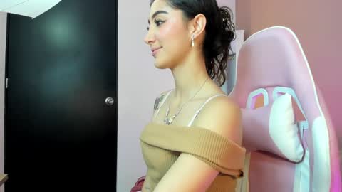 Snapshot of kymgiraldo8 chatting on December 30, 8:10 am Kym Giraldo online show from December 30, 8:10 am