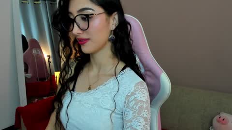 Snapshot of kymgiraldo8 chatting on January 15, 7:59 am Kym Giraldo online show from January 15, 7:59 am